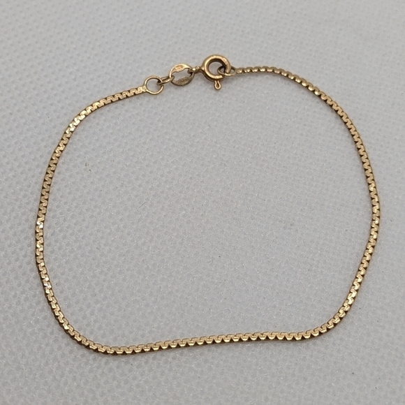Elegant Gold Chain Bracelet - Picture 1 of 3